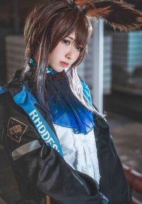 手机壁纸灰白欧美潮图_720高清免费观看